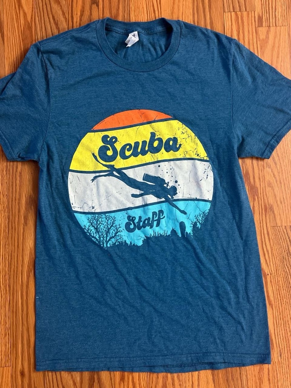 Jerzees Scuba Staff Graphic Tee size small